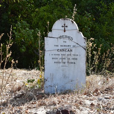 Old grave overlooking the Somerset Beach