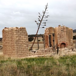 Abdoned farmhouse on Goldfields Road