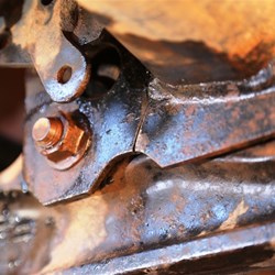 The crack in the 80's radius arm bracket on the front axle housing