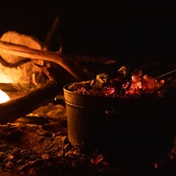 Cooking in the camp oven