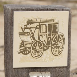 Information marker along the drive, with the Old Coach as its symbol 