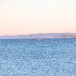 Barge heading back to DHI