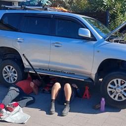 Removing the main fuel tank