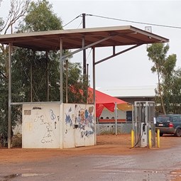 Papunya Fuel (out of order)