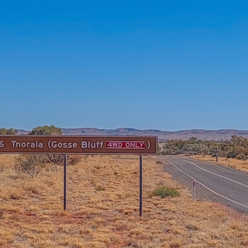 Turnoff to Gosse's Bluff