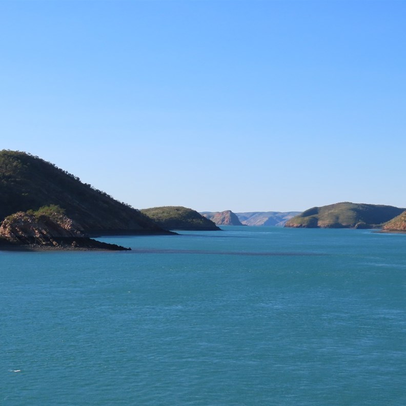 Cruising into Talbot Bay