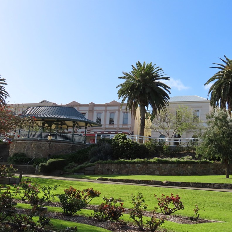 Queens Park 2