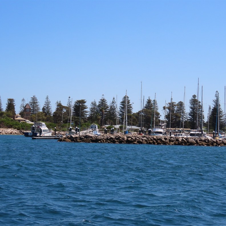 Island Cruising 8