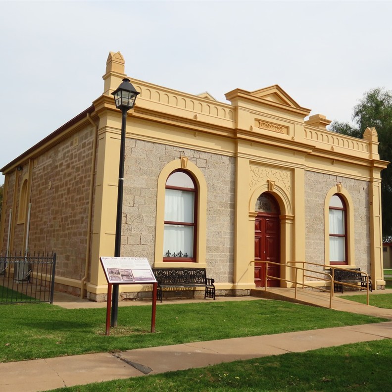 Former Laura Courthouse
