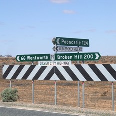 Onto the dirt towards Pooncarie