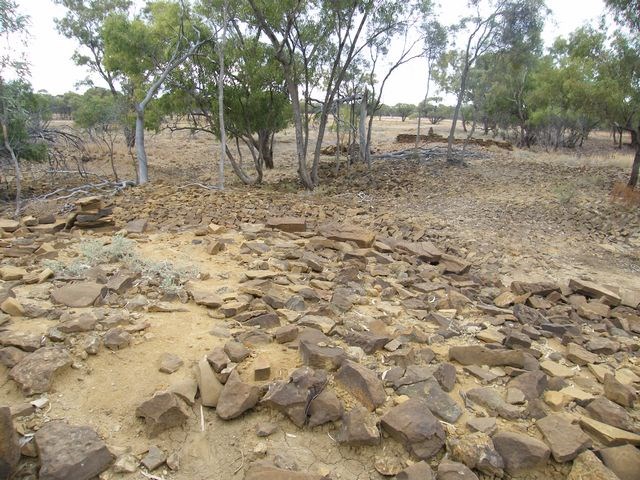 What is Stone pitching? A visit to Twelve Mile Dam. @ ExplorOz Blogs