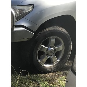 Toyota 200 or 100 18x8 rims and tyres
