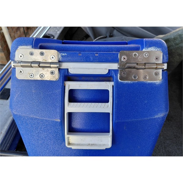 Esky hinges