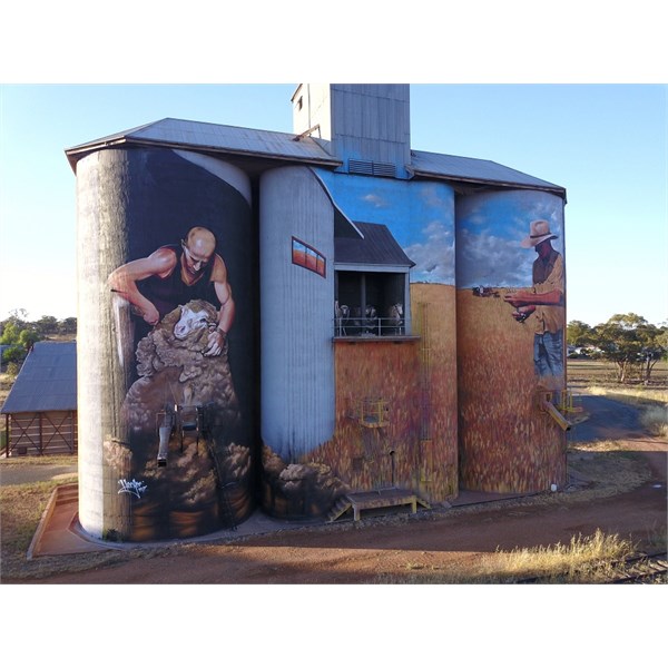 Weethalle silo art