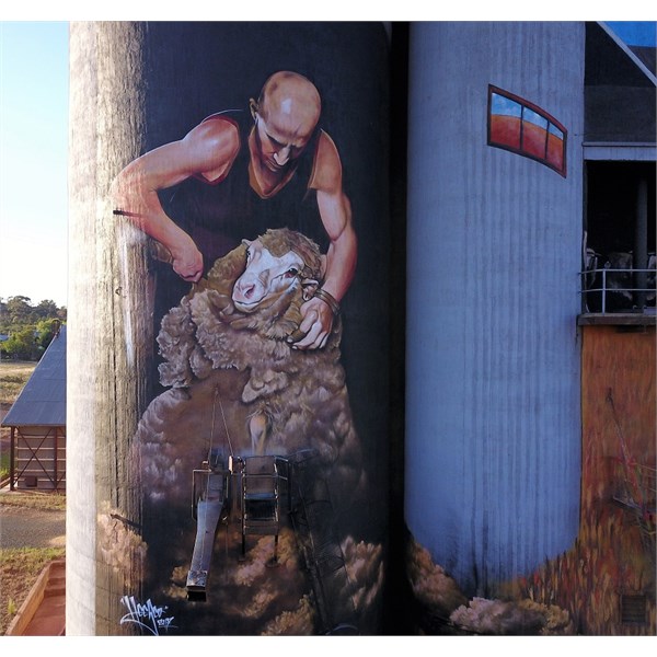 Weethalle silo art