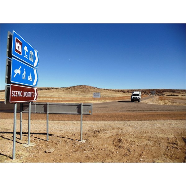 Turnoff to Lookout, from Boulia-Bedourie road.