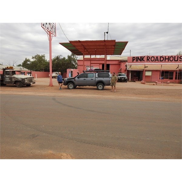 Gunther & Les outside Pink Roadhouse @ Oodnadatta.