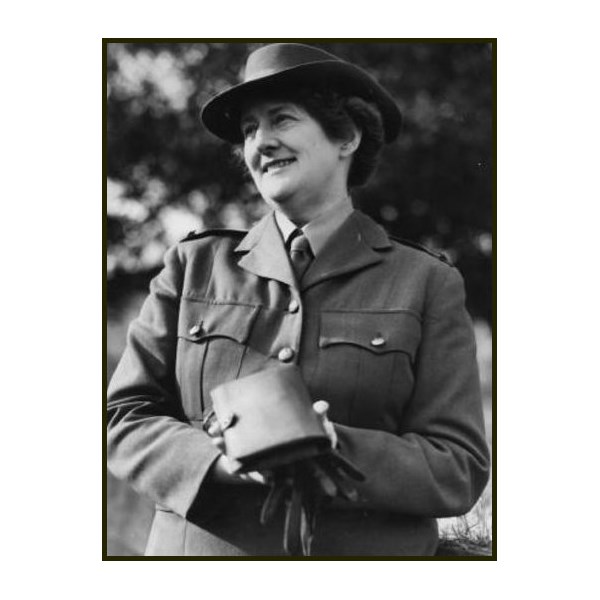 Alice Jackson war correspondent and editor of the Australian Women's Weekly in 1943