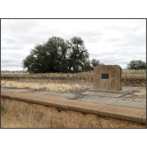 McArthur monument Terowie