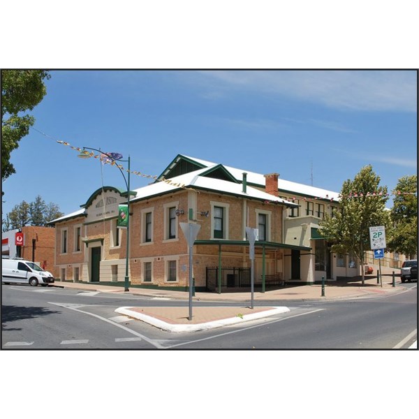 Waikerie Institute, it was here I seen Slim Dusty concert 1960's