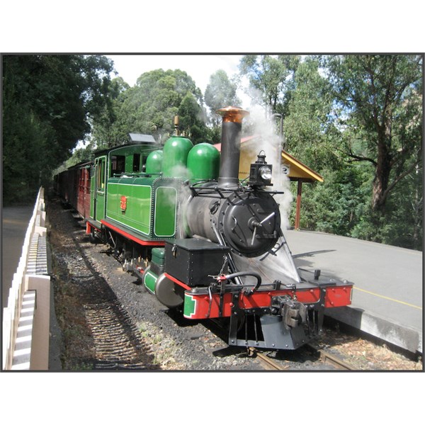 Puffing Billy train at Lakeside station