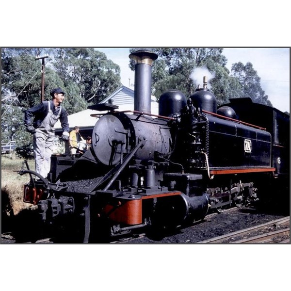 V.R. NA Class 7A at Menzies Creek on 12 April 1971 with fireman clearing ash from the smokebox