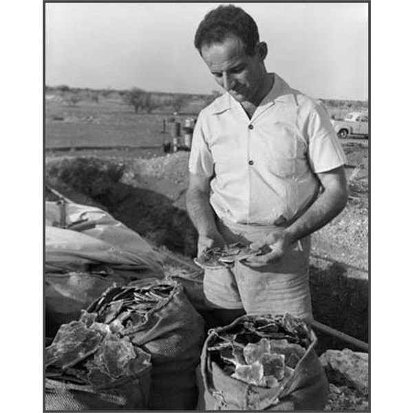 Sheets of mica being bagged for transport at] the Bianca mica mine in the Harts Range 1958