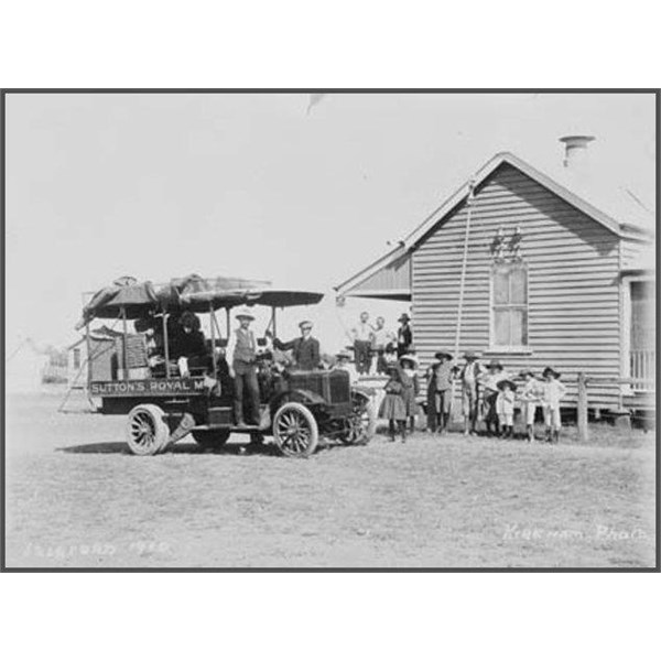 Sutton's Royal Mail truck, Isisford to Ilfracombe, 1910 at Isisford