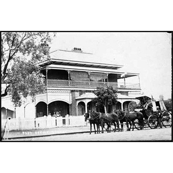 Bourke post office with mail coach in front, early 1900s