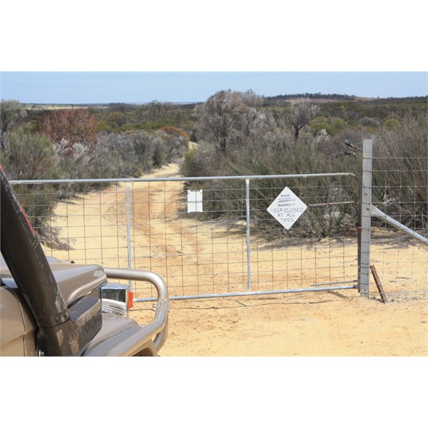 Track to Emu Rock