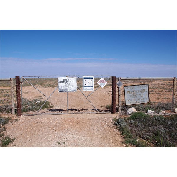 You must find this gate out of Rawlinna to head for Cocklebiddy