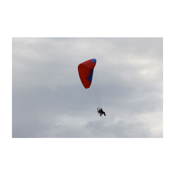 Para glider over lake disappointment