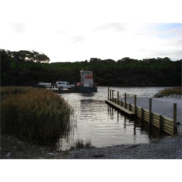 Car ferry during Arthur River Bridge repairs