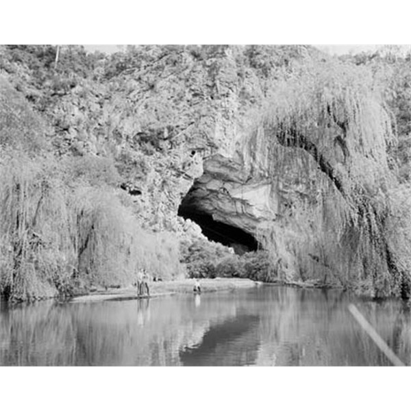 Entrance to Jenolan caves 1954