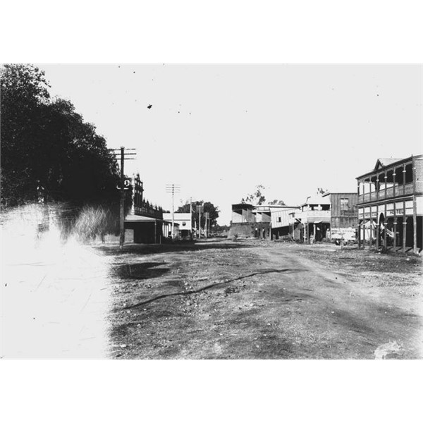 Looking east along Drummond Street, Clermont, after the 1916 flood
