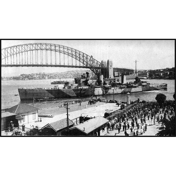 Sydney manoeuvring to come alongside at Sydney Cove on 10 February 1941