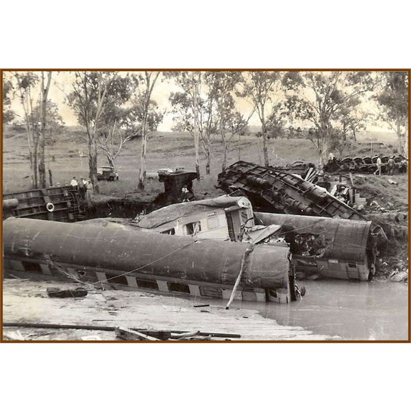 Midlander train wreck, Medway Creek, 1960