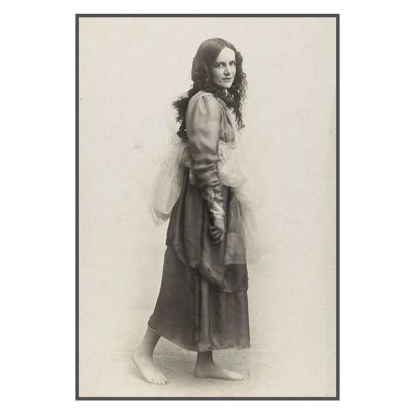 Dorothea Mackellar dressed as one of the Graces for Mrs T.H. Kelly's Italian Red Cross Day tableaux at the Palace Theatre, 20 June 1918