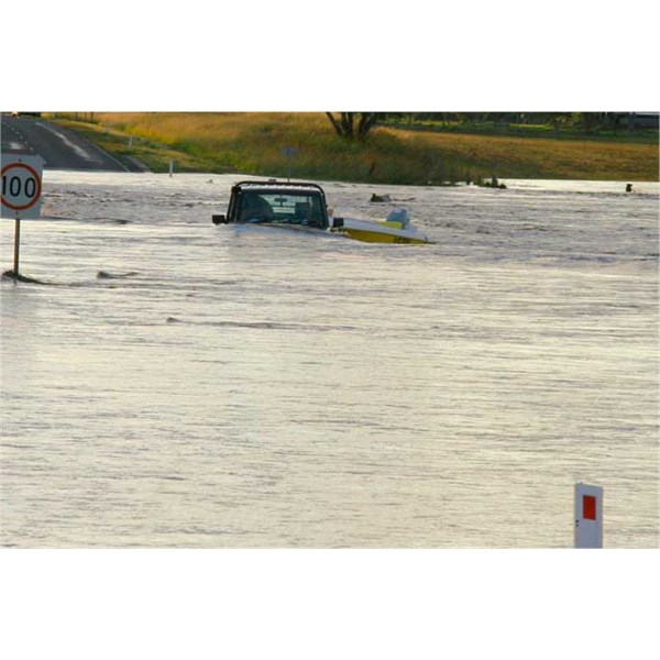 VDJ79 ute crossing Condamine 2008 - with boat