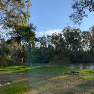 Ovens Rv - River Rd Reserve
