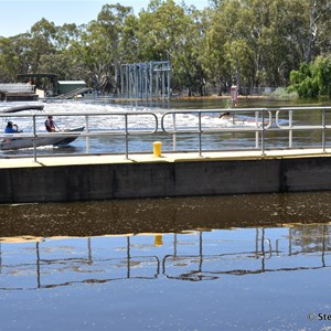 Lock 5 and Weir Renmark - In Flood December 2016