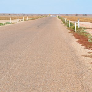 The grave is located on the edge of the Eyre Development Road