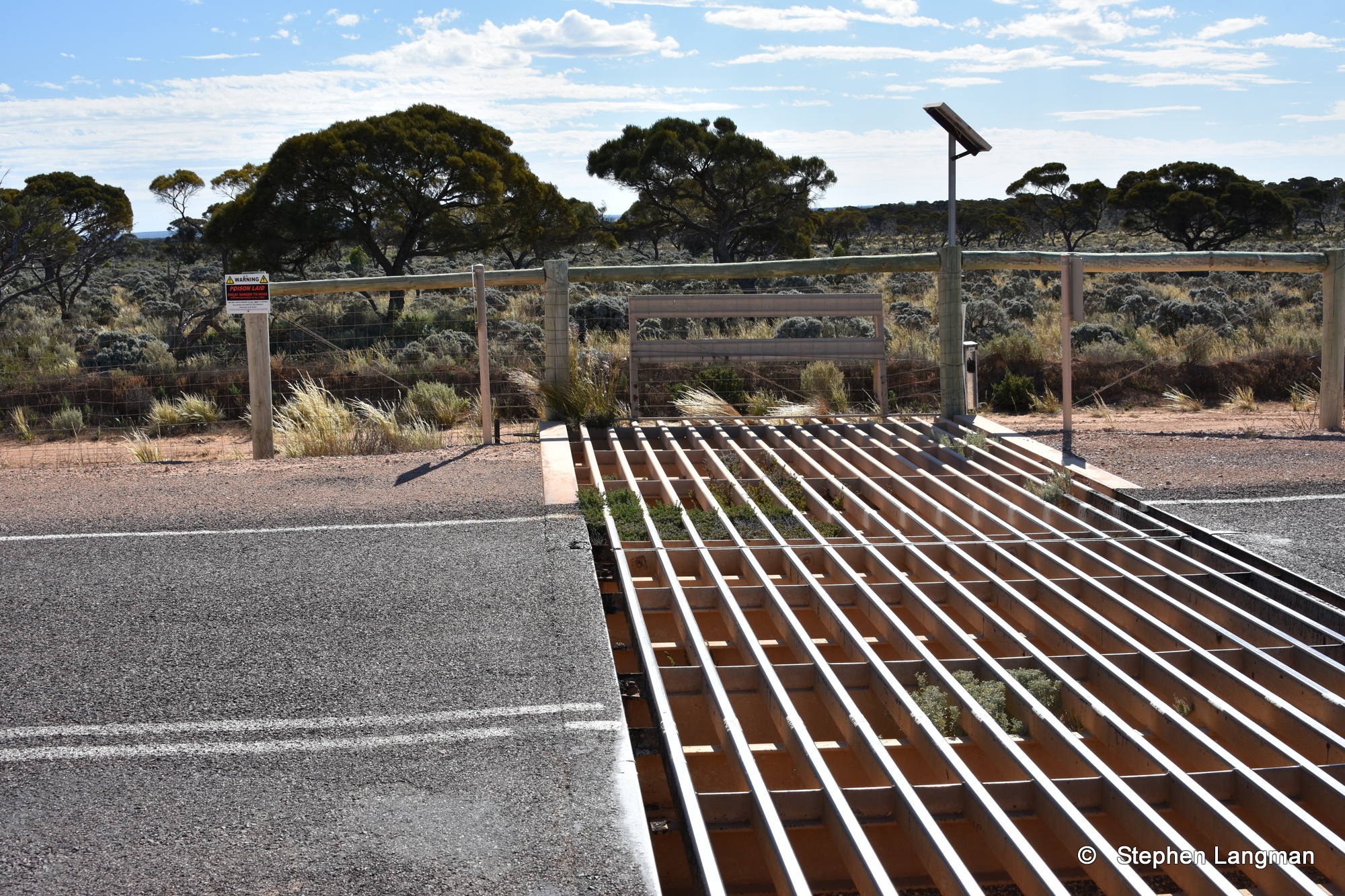 where is the dog fence australia