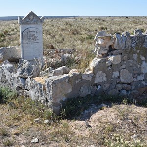 Old Yalata Homestead Cemetery 