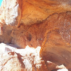Quartz outcrops in cave