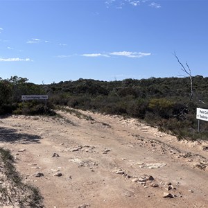 Toolinna Cove Access & Eyre Hwy Access