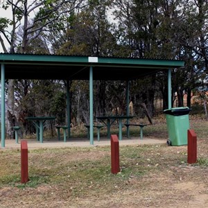 The picnic shelter at Schultz Lookout