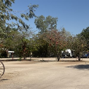 Tattersalls Hotel Caravan Park