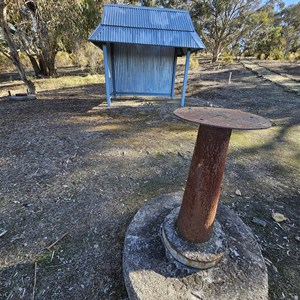 Ruin: Volunteer Air Observers Hut 1942 - 1945