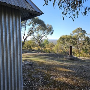 Ruin: Volunteer Air Observers Hut 1942 - 1945